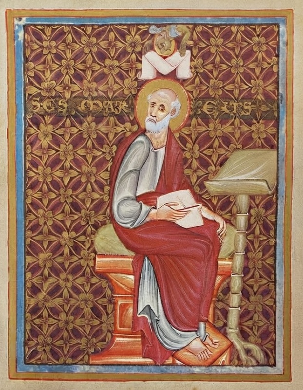 Full-page medieval miniature framed in blue and gold: an elderly bald saint with a white beard and gold halo, in a white tunic and red mantle, sits barefoot on an orange block seat with a green cushion, holding an open book in his lap and looking upward; a turned lectern with a clawed foot stands at the right; the red-purple background is covered with gold four-petalled flowers in a lattice, gold letters give his name, and a small haloed winged lion holding a white scroll appears at the top