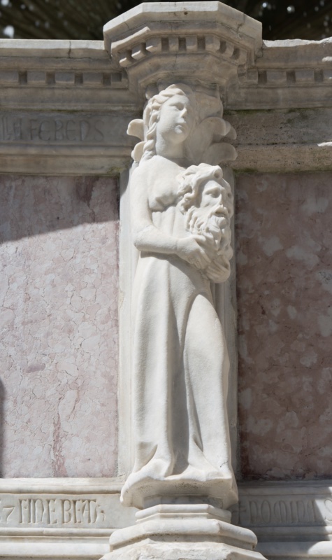 Fontana Maggiore, Perugia: statue of Salome, the Puella Ferens, the girl carrying the head of John the Baptist, 1278